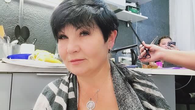 Решилась🫣 парикмахерская на дому