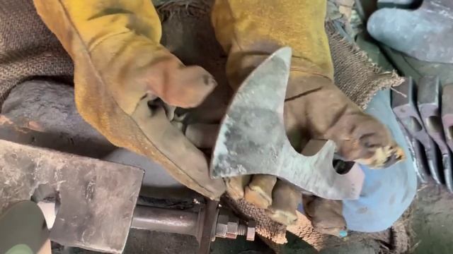 Топор ручной работы. Пакистан.