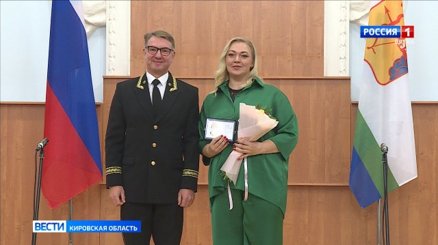 В региональном правительстве наградили судей и работников аппарата суда Кировской области