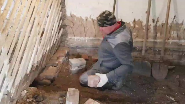 Александровка. Работаем от забора до ужина, с лопатами уже договорились😁