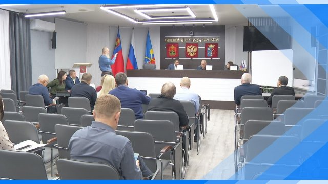 28.11.2025   Кирилл Балаганский встретился с сотрудниками киселевской стоматологии