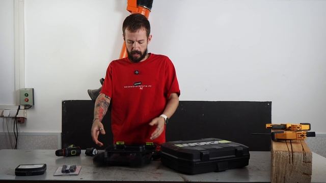 Аккумуляторная ударная дрель-шуруповерт WORX Professional WU373.2