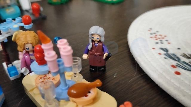 Катя и Лена пошли в честь дня мамы в очень не обычное кафе🤪😽