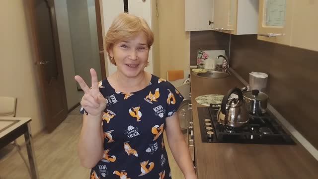 Проводила, опять одна.