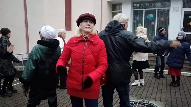 Букет из белых роз...... 29.11.25 Гомель парк Луначарского 🥰💫