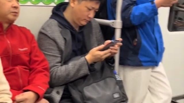 Закадровый текст на тему: "Социальные сети: их влияние на общество и общение"