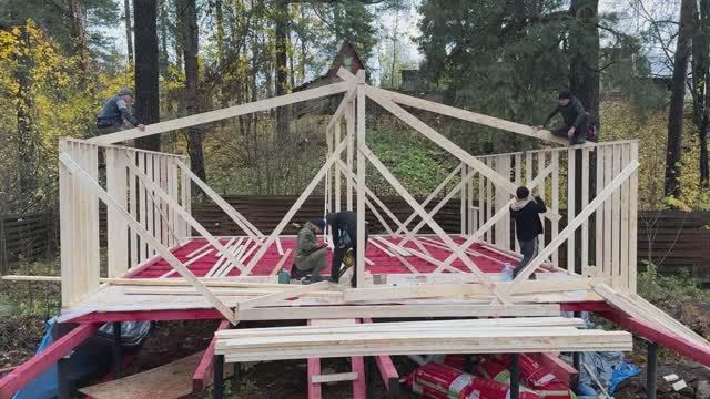 Убрал старый а фрейм - поставил новый каркасник на старые сваи за 10 дней под отделку.