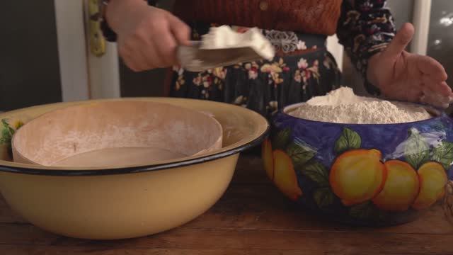 Kənd Həyatı. Запекаем фрикадельки с овощами в тарелках — деревенский рецепт