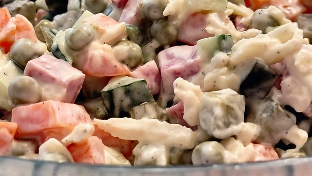 ВКУС"СЛУЖЕБНОГО РОМАНА "-ЛЕГЕНДАРНЫЙ САЛАТ