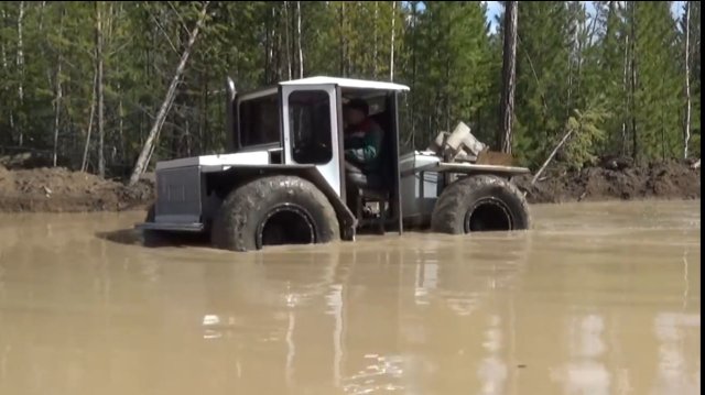 Покатушки в окресностях дачи на вездеходе