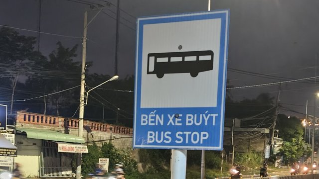 Путешествие на автобусах в райцентр в аптеку (!!) из деревни во Вьетнаме за стиками для айкос