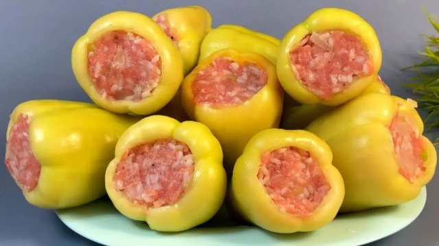 Фаршированные перцы "НОВОГОДНИЕ"! Весь секрет в ПРАВИЛЬНОМ БУЛЬОНЕ! Необычно и вкусно ОЧЕНЬ!