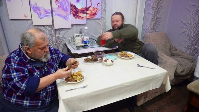 Продуктовый список пенсионеров перед походом в магазин Вкусно кушаем