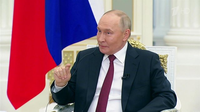 Накануне вечером Владимир Путин дал большое интервью индийскому телевидению.