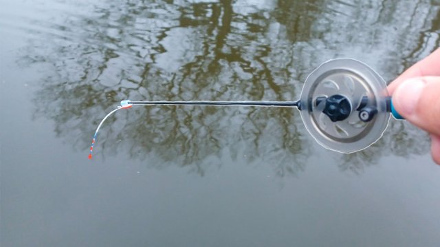 ВОТ ЭТО КЛЁВ на безмотылку, окунь, плотва, ТОЛЬКО ОПУСКАЙ. Рыбалка в 2025