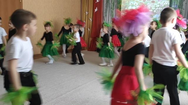 ТАНЕЦ "МИР ВОЛШЕБНЫХ ЦВЕТОВ"