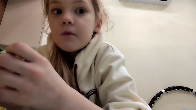 Распаковка вкусняшек и вещей