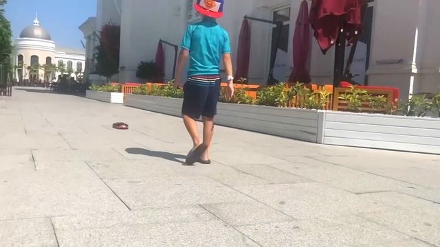 Марк наводит порядок в доме, и появляются новые машины