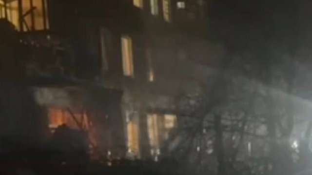 Появились кадры атаки БПЛА на Волгоград. Атакованы жилые дома.08.12.2025