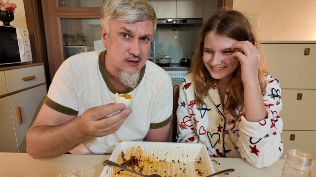 Мукбанг с детьми на DenvasTV. Изучаем еду и китайский