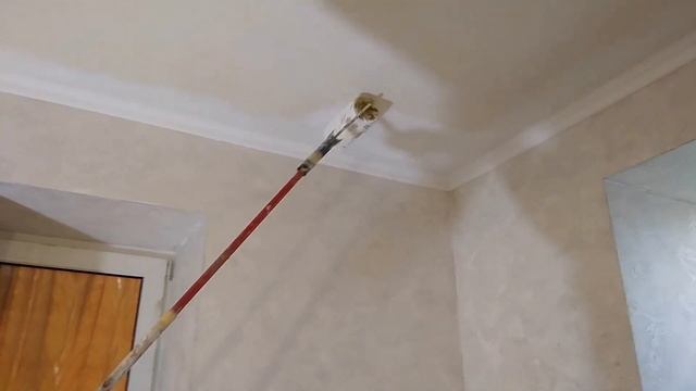 ПОКРАСКА ПОТОЛКА И ПОТОЛОЧНОГО ПЛИНТУСА ВАЛИКОМ. ВСЁ ЧТО НУЖНО ЗНАТЬ. КРАСКА ПОЛИМИН.