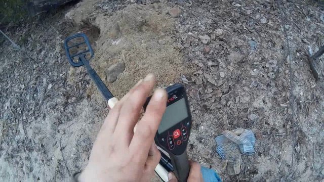 Коп металлолома. На поле был на ЖД заходил.