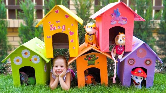Настя и папа строят домики для собак ⧸ Nastya and papa makes playhouse