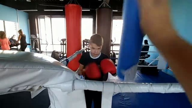 Бокс.Защитные действий на начальном этапе обучения.