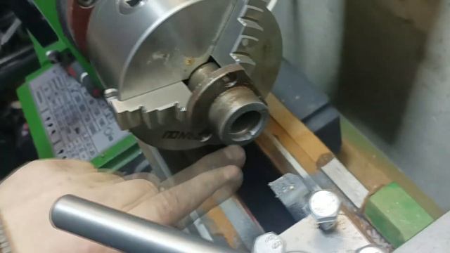 РЕГУЛИРОВКА ТОКАРНОГО СТАНКА ТВ-7 И ПЕРВАЯ РАБОТА(врезка сальников на ТВ-6М)
