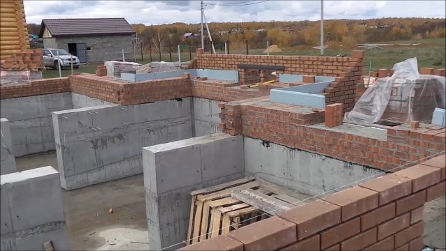Дом из клинкерного кирпича. Строительство дома из клинкерного кирпича с цокольным этажом