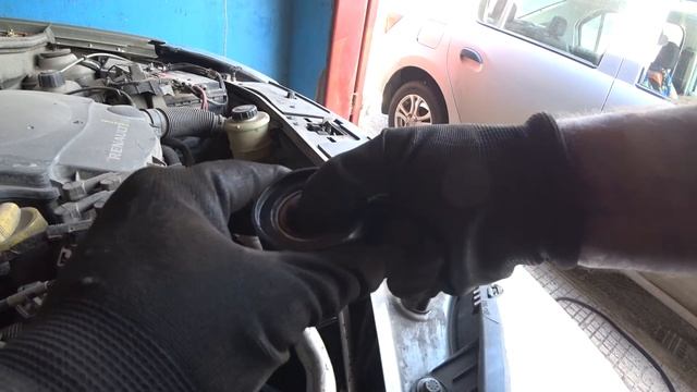 замена приводного ремня , натяжителя , роликов RENAULT SANDERO , LOGAN 1,6  8 кл