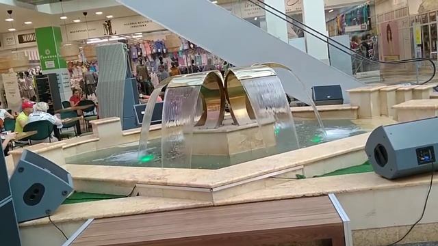 Город Иваново фонтан в Текстильном Центре РИО (ближняя съемка)