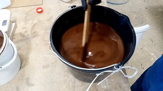 Литье жидких пластиков в силиконовую форму.