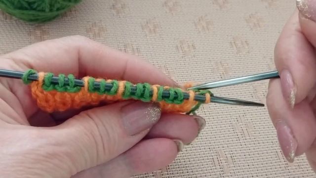 Ленивый мозаичный жаккард спицами. Поворотные и круговые ряды. Схемы.