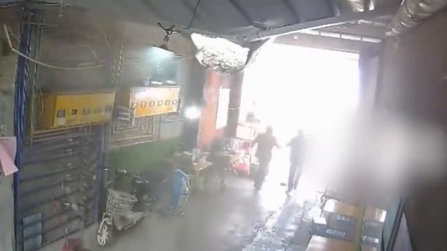45 НЕВЕРОЯТНЫХ МОМЕНТОВ СНЯТЫХ НА КАМЕРУ НАБЛЮДЕНИЯ / СМЕШНЫЕ ВИДЕО