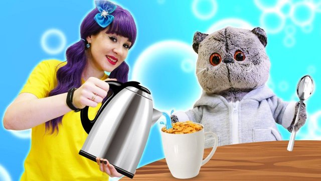 Видео про мягкие игрушки. Кот Дымок и электрический чайник. Игры в готовку для детей