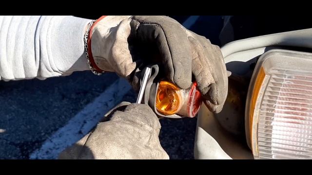 Как заменить лампочку в габаритном рожке полуприцепа KOEGEL.