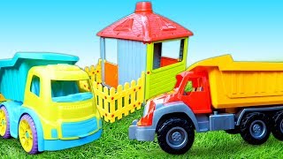 Машинки и игрушки для детей - Развивающее видео для самых маленьких - Ремонтируем крышу домика.mp4