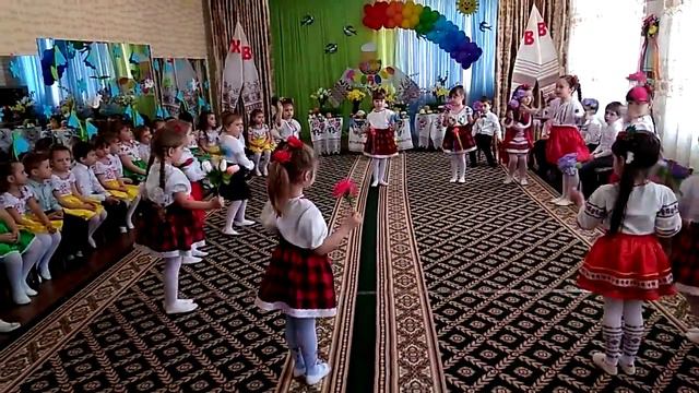 Танец с цветами