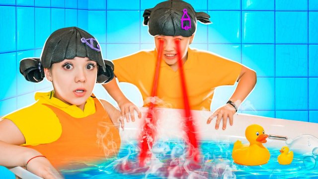 ЗЛАЯ КУКЛА ИГРА В КАЛЬМАРА против ДОБРОЙ Куклы Игра в кальмара! Смешные моменты!