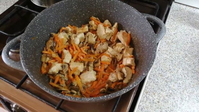 Тушёный картофель с курицей и грибами.Быстро и просто