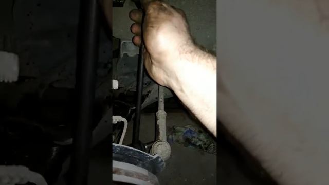 Замена стойки стабилизатора на Chevrolet Cobalt продолжение.