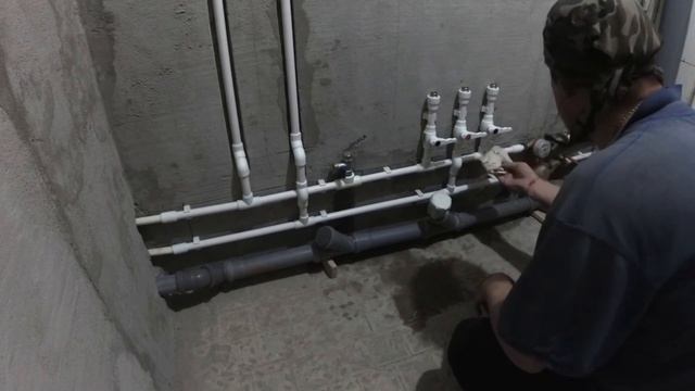 УТОПИЛ ТРУБЫ В СТЕНУ