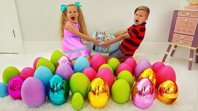 Diana and Roma pretend play Easter Surprise Eggs Hunt