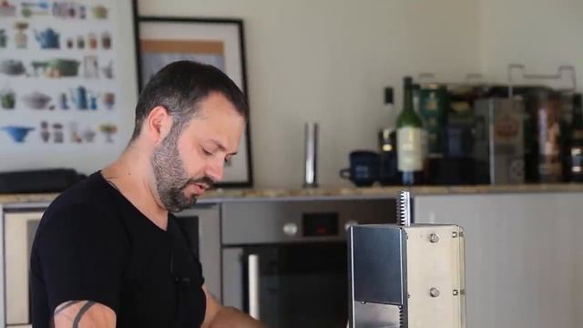 Колбаса сыровяленая, быстро выброшенная. 2 кг