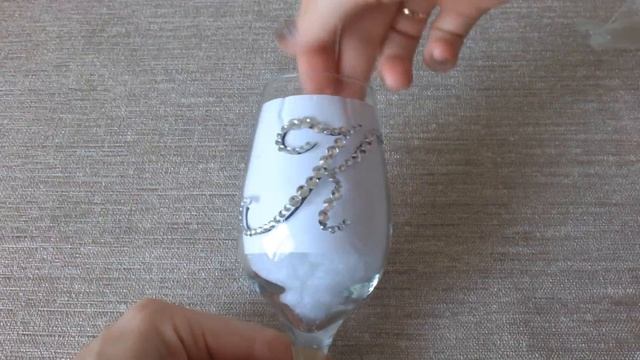 Свадебные бокалы с инициалами из страз мастер класс/свадебные бокалы своими руками