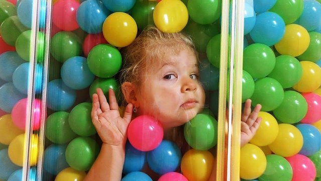 Funny Baby Prank, Learn colors with Balls in the shower, Finger family nursery rhyme song