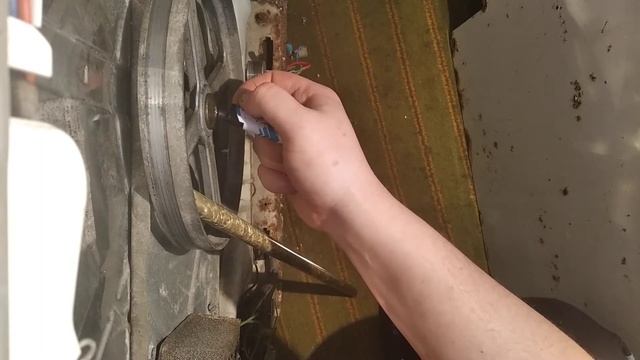 Снять шкив стиральной машины для замены подшипника. Успех дилетанта)) Прогрев зажигалкой и зубило.
