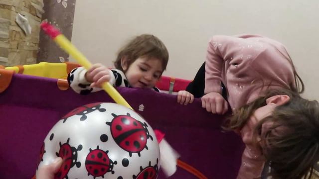 VLOG Помогаю Наде открыть канал. Даша и Алиса дуреют.