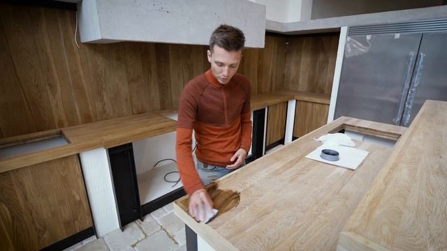 Деревянная столешница на кухне и пропитка льняным маслом